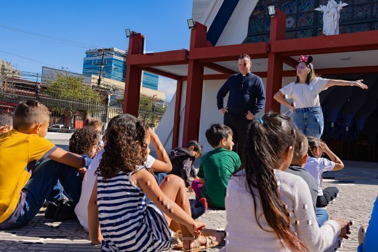 Una mágica Navidad: 100 niños en riesgo social disfrutaron una fiesta inolvidable